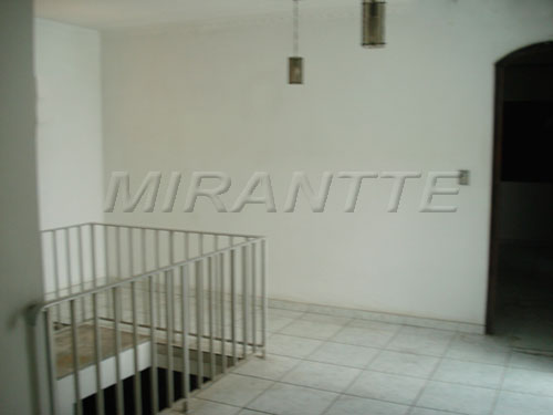 Sobrado de 336m² com 3 quartos em Santana
