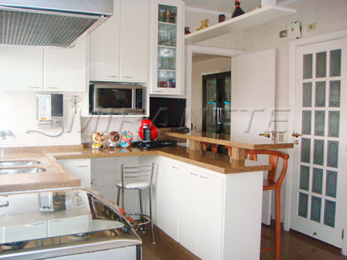 Apartamento de 190m² com 4 quartos em Água Fria