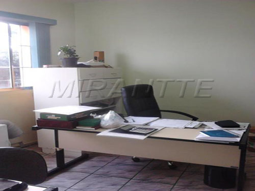 Conjunto comercial de 367m² em Vila Baruel