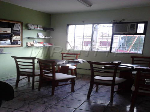 Conjunto comercial de 367m² em Vila Baruel