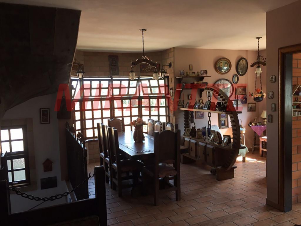 Sobrado de 260m² com 3 quartos em Tremembe