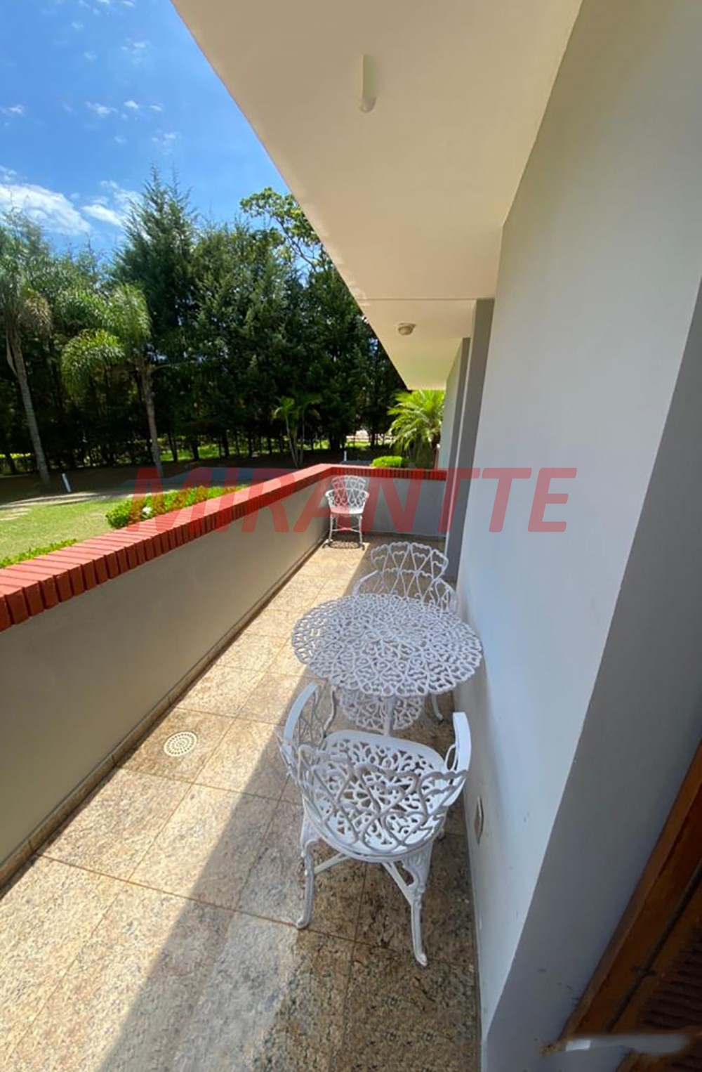 Cond. fechado de 1500m² com 4 quartos em MEDEIROS