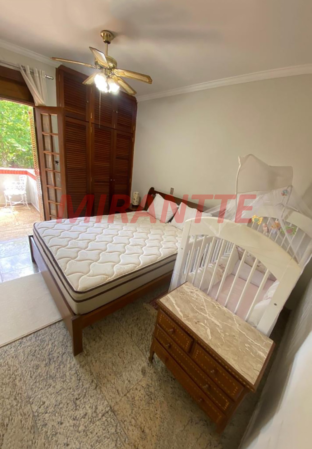Cond. fechado de 1500m² com 4 quartos em MEDEIROS