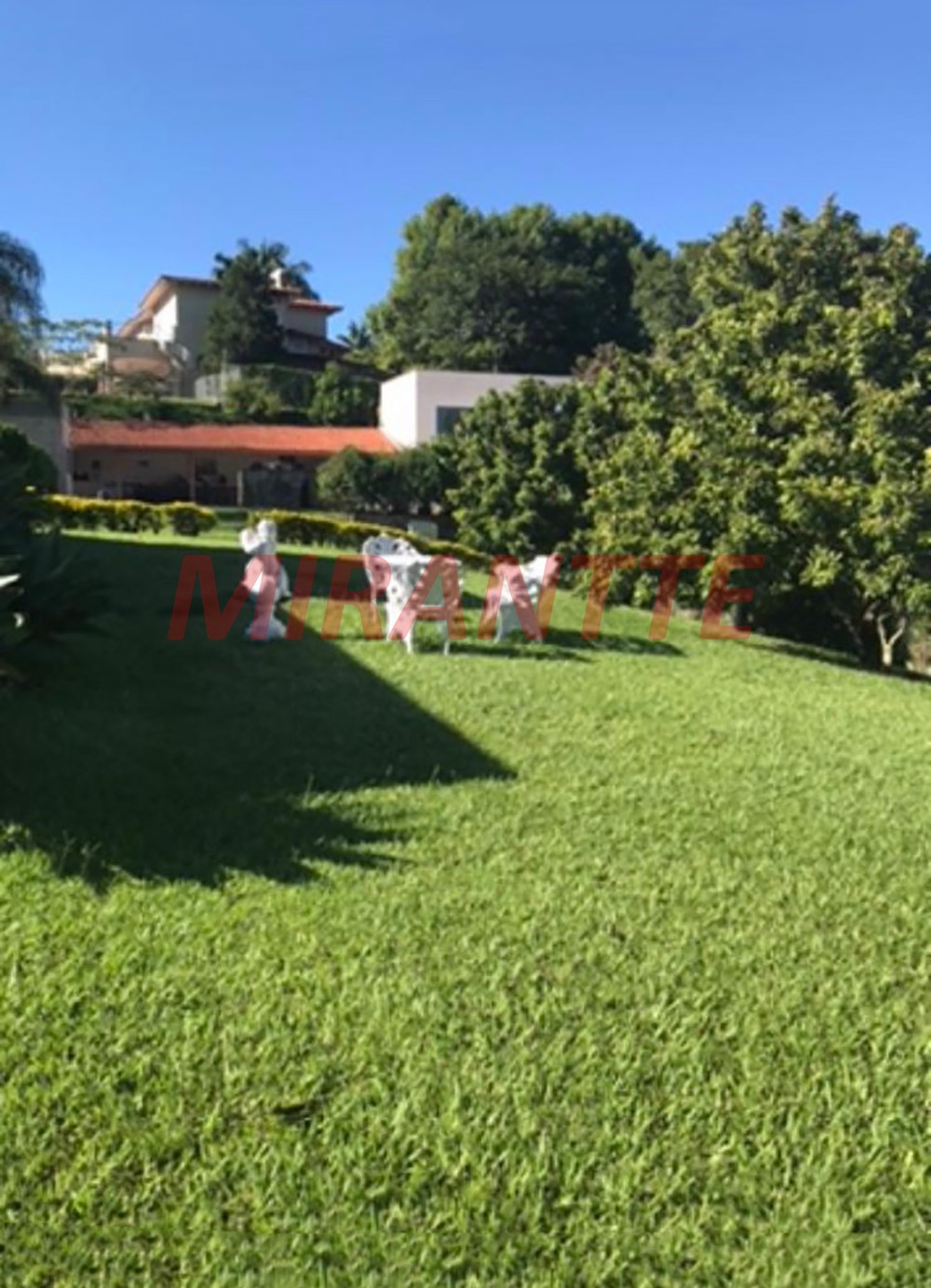 Cond. fechado de 1500m² com 4 quartos em MEDEIROS