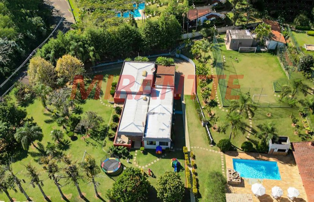 Cond. fechado de 1500m² com 4 quartos em MEDEIROS