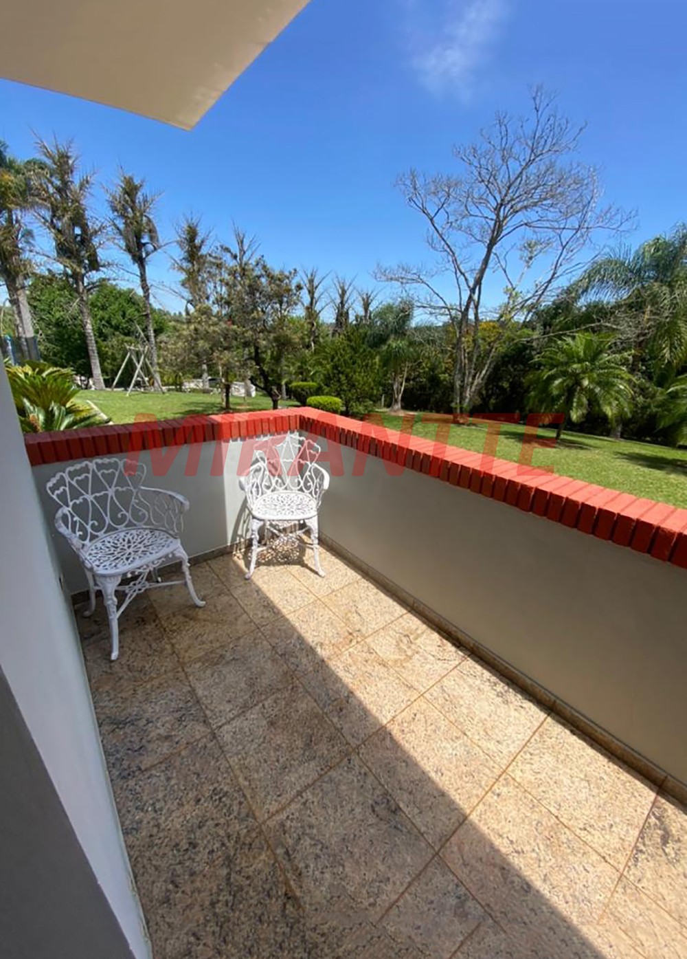 Cond. fechado de 1500m² com 4 quartos em MEDEIROS