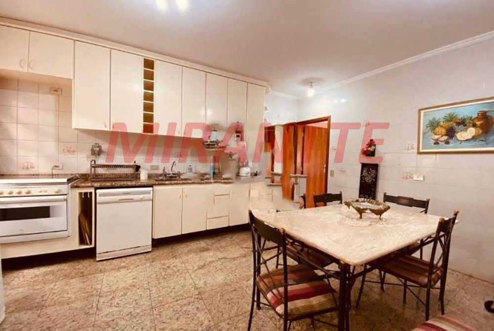 Cond. fechado de 1500m² com 4 quartos em MEDEIROS