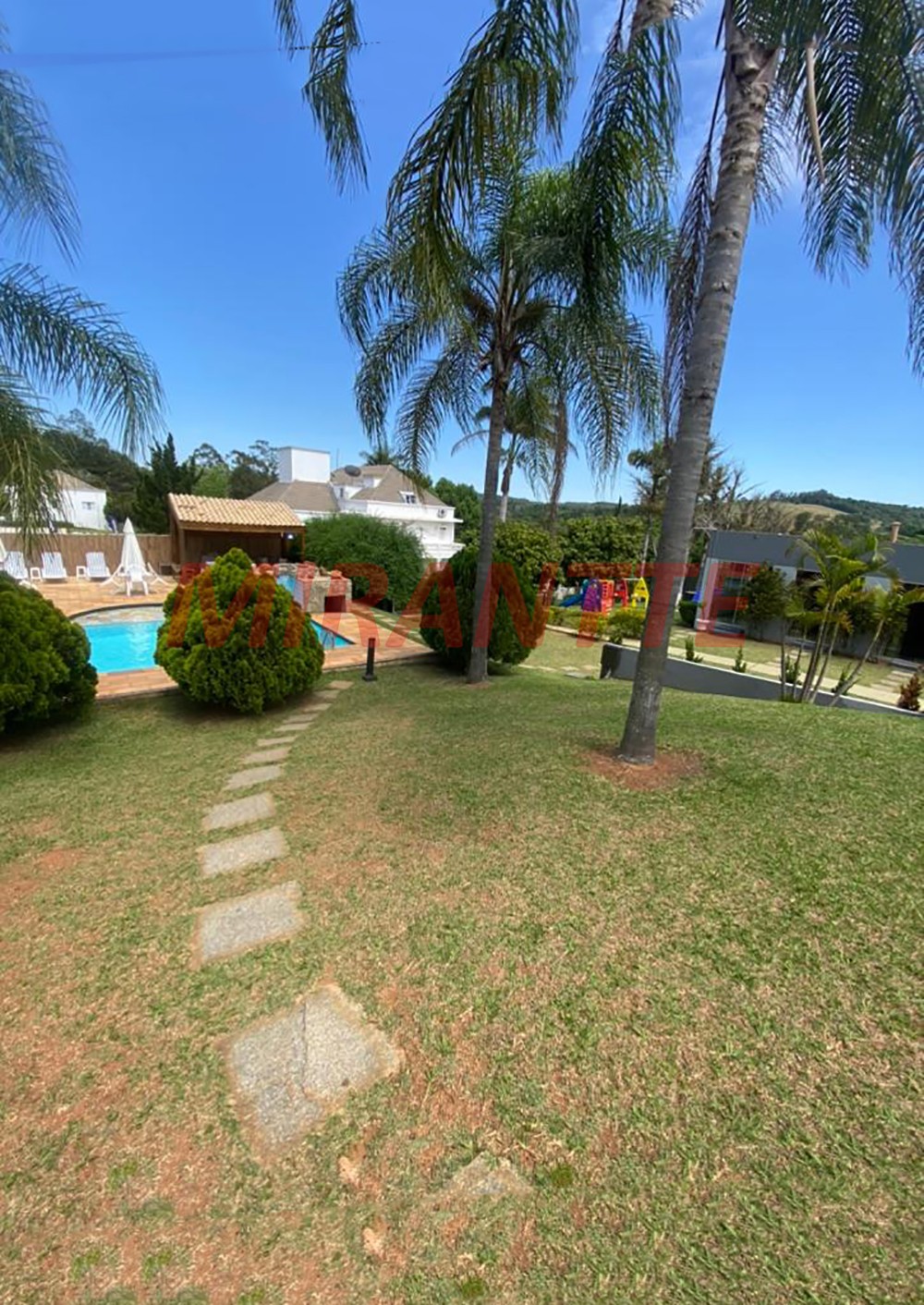 Cond. fechado de 1500m² com 4 quartos em MEDEIROS