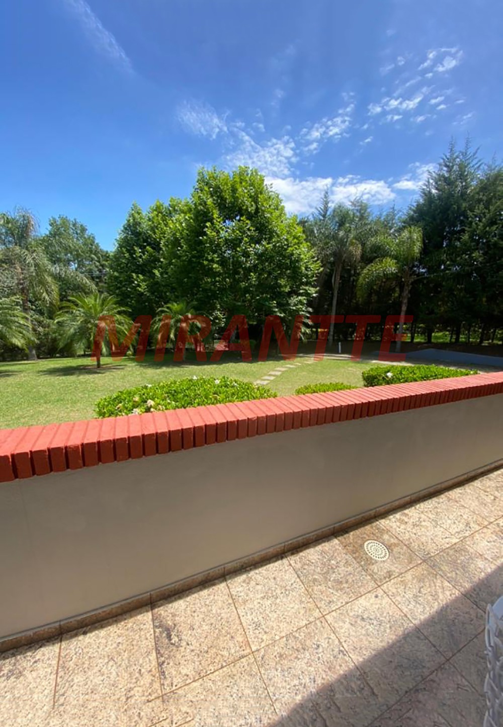 Cond. fechado de 1500m² com 4 quartos em MEDEIROS