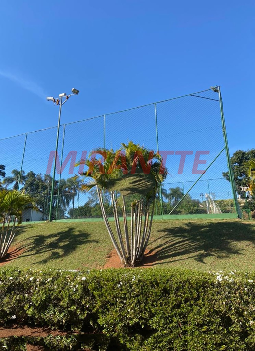 Cond. fechado de 1500m² com 4 quartos em MEDEIROS