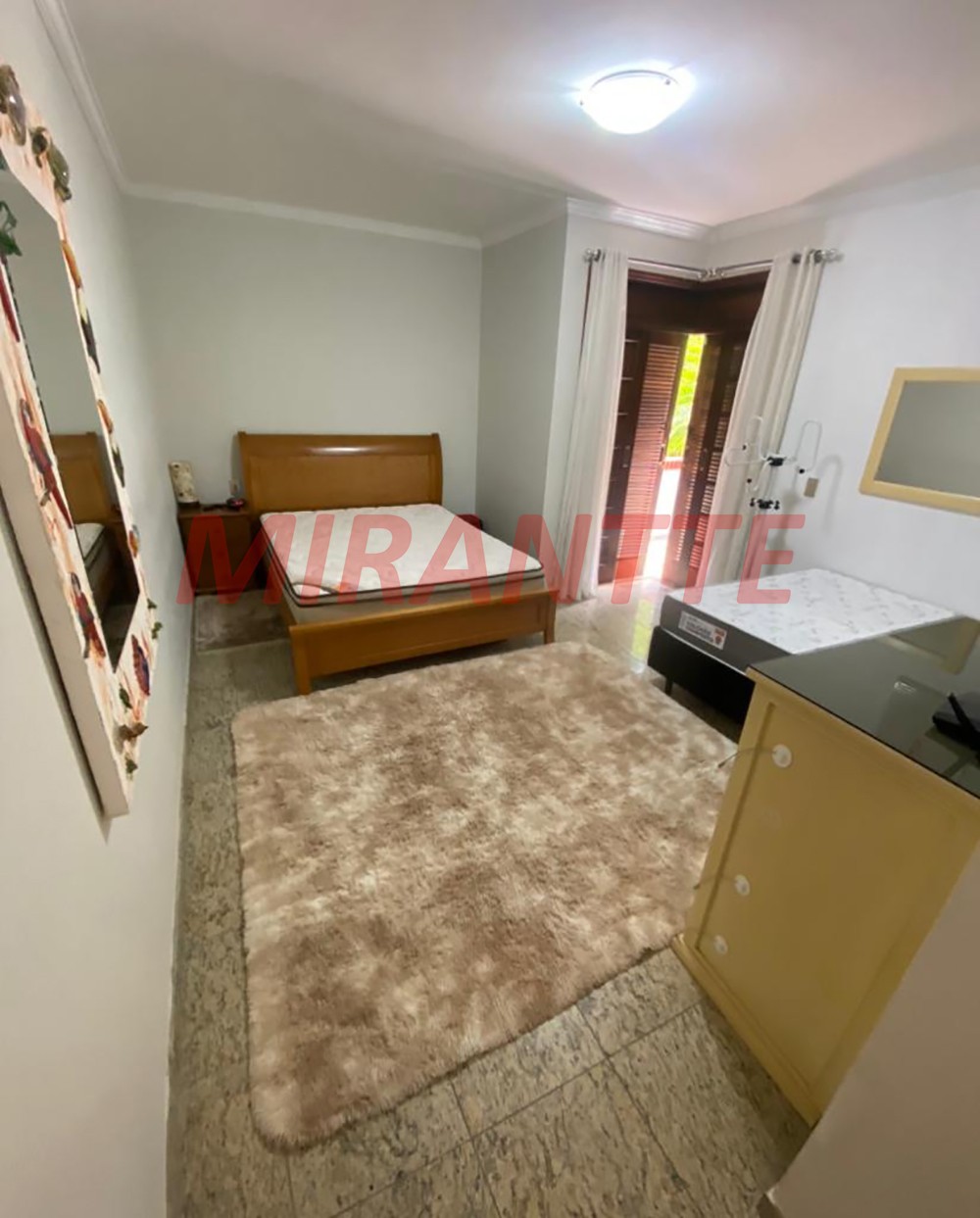 Cond. fechado de 1500m² com 4 quartos em MEDEIROS