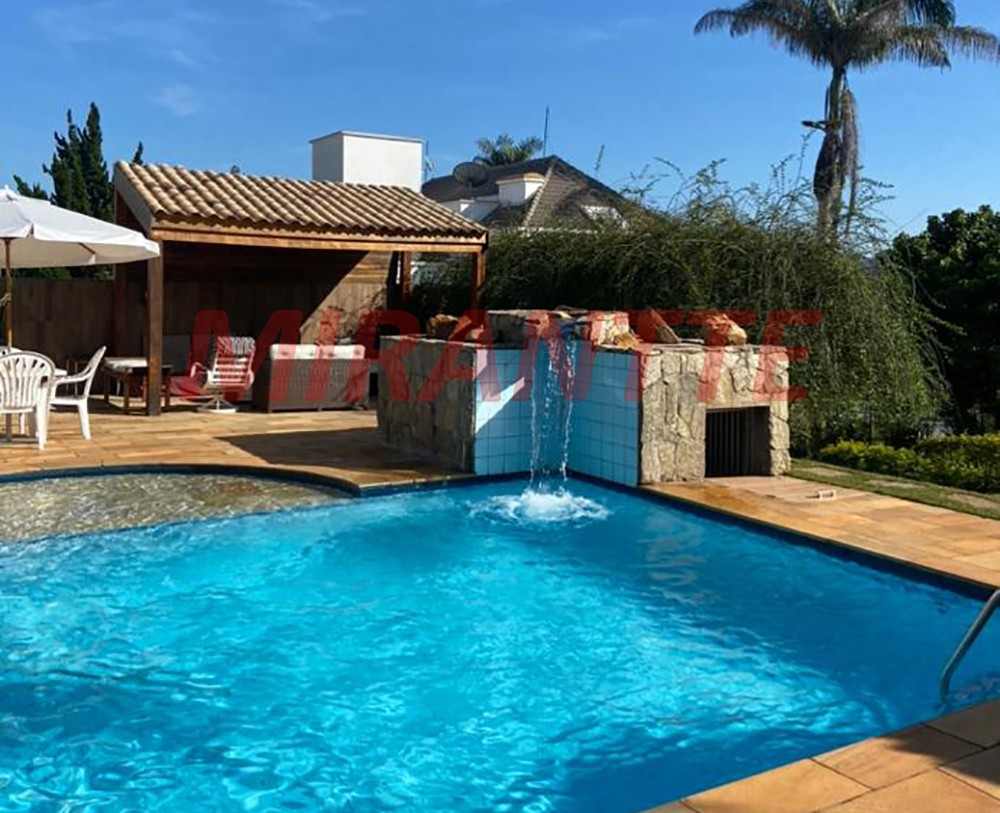 Cond. fechado de 1500m² com 4 quartos em MEDEIROS