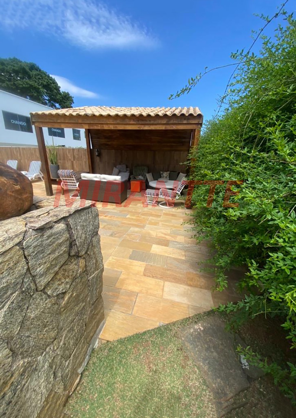 Cond. fechado de 1500m² com 4 quartos em MEDEIROS
