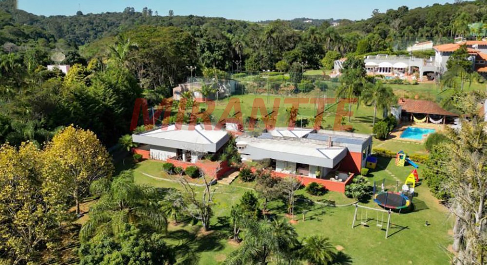 Cond. fechado de 1500m² com 4 quartos em MEDEIROS