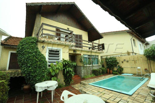 Sobrado de 200m² com 3 quartos em Água Fria