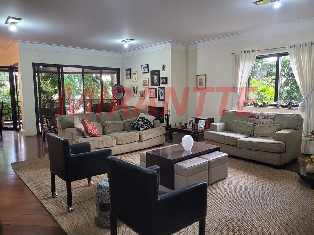 Apartamento com 4 quartos em Santana