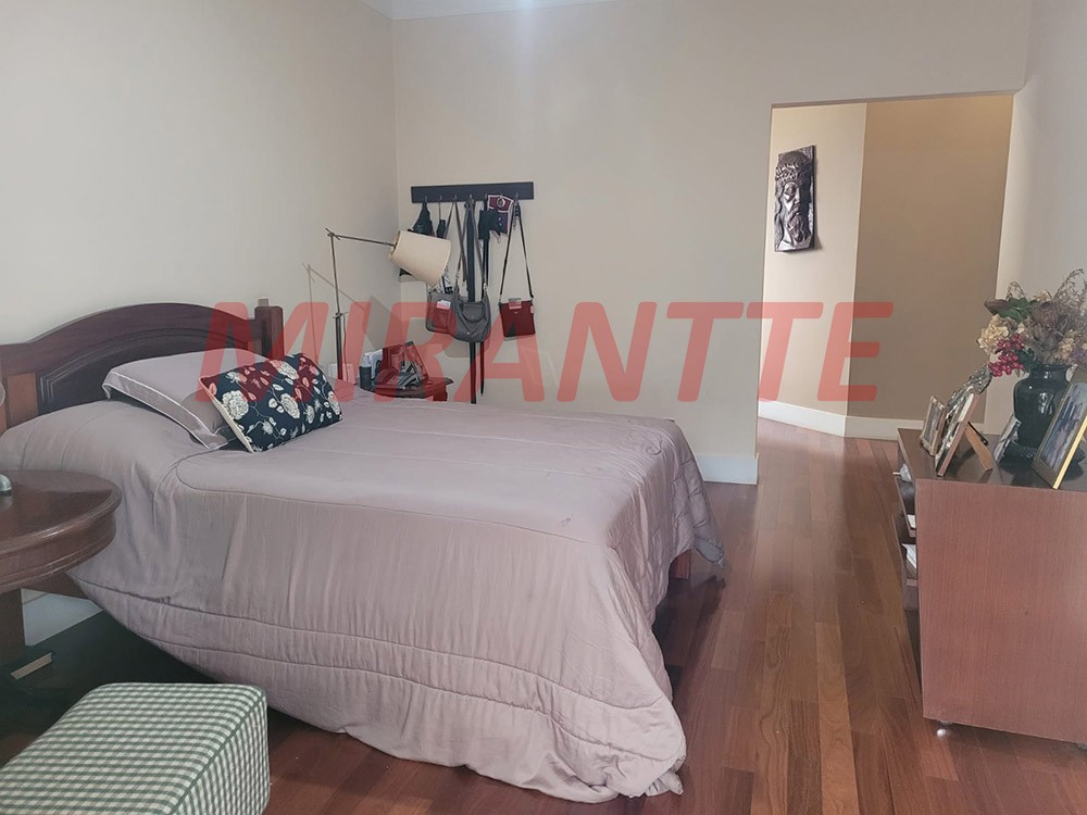 Apartamento com 4 quartos em Santana