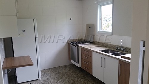 Sobrado de 370m² com 4 quartos em Serra da Cantareira