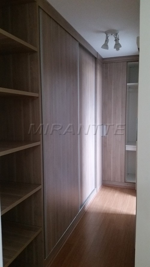 Sobrado de 370m² com 4 quartos em Serra da Cantareira