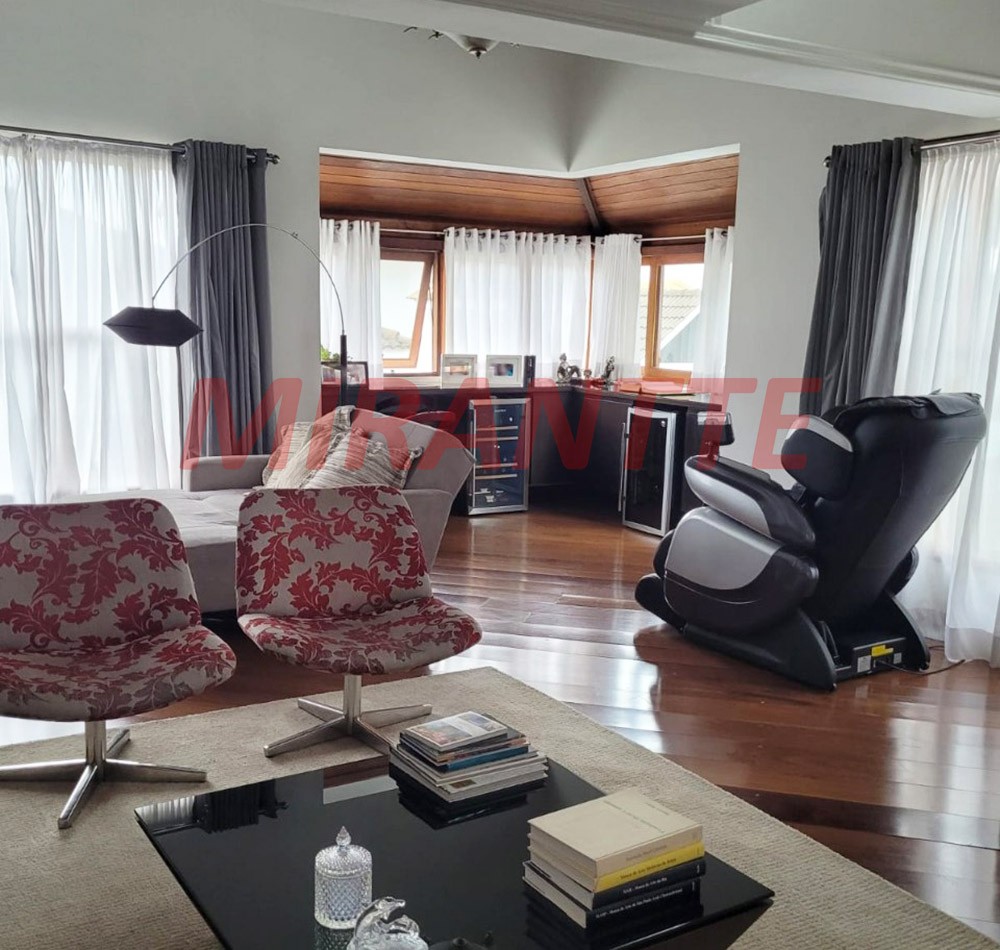 Cond. fechado de 400m² com 4 quartos em Cantareira