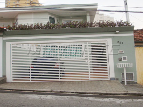 Sobrado de 220m² com 3 quartos em Santa Teresinha