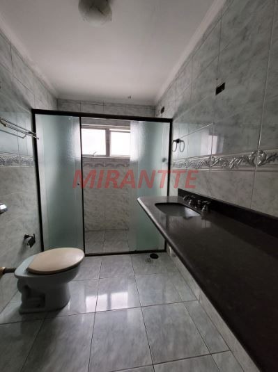 Sobrado de 193m² com 4 quartos em Água Fria