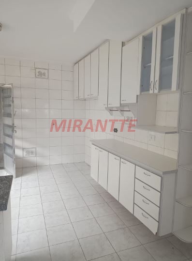 Sobrado de 193m² com 4 quartos em Água Fria
