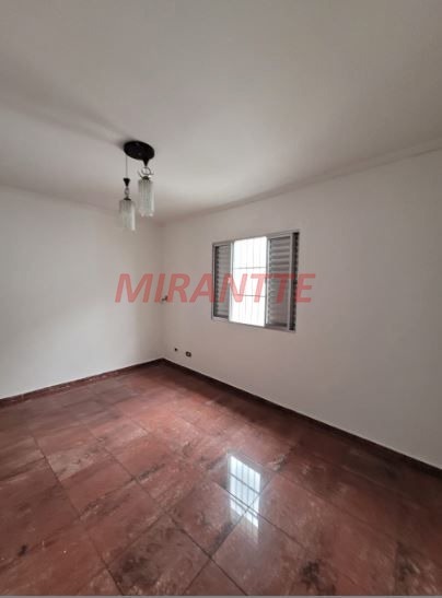 Sobrado de 193m² com 4 quartos em Água Fria