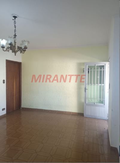 Sobrado de 193m² com 4 quartos em Água Fria