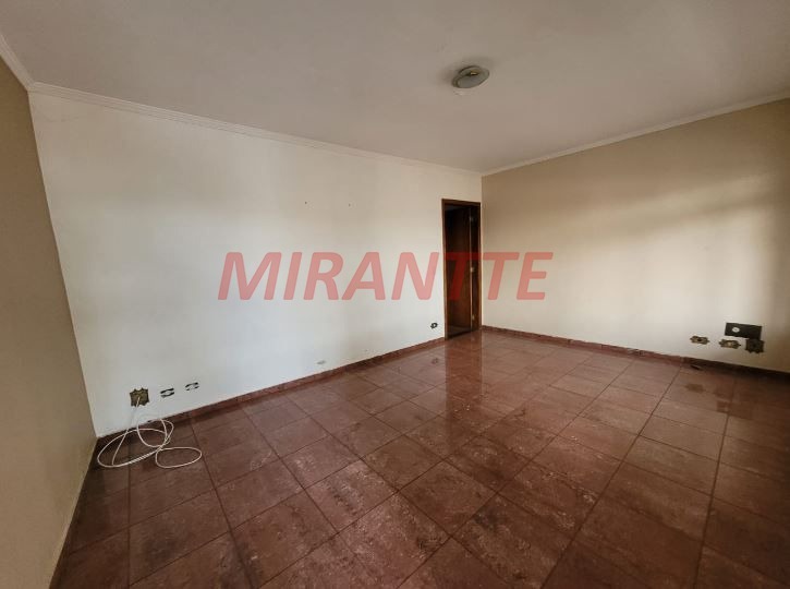 Sobrado de 193m² com 4 quartos em Água Fria