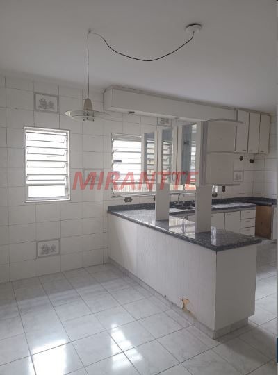 Sobrado de 193m² com 4 quartos em Água Fria