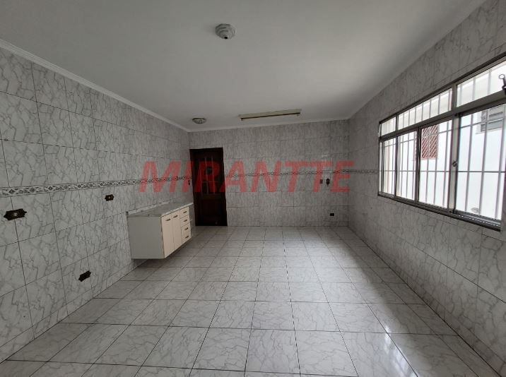 Sobrado de 193m² com 4 quartos em Água Fria