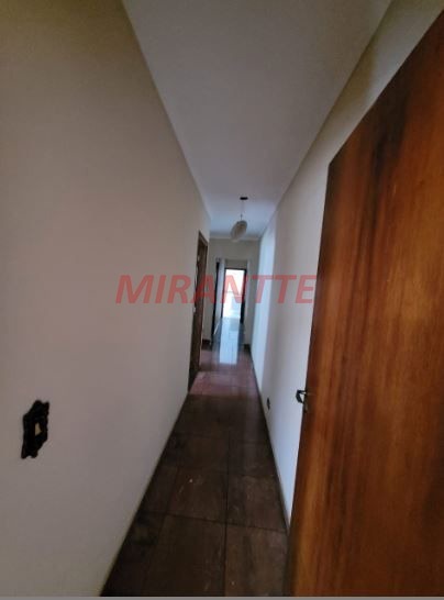 Sobrado de 193m² com 4 quartos em Água Fria