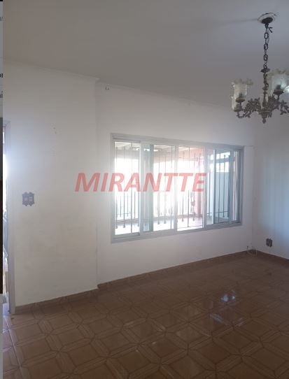 Sobrado de 193m² com 4 quartos em Água Fria