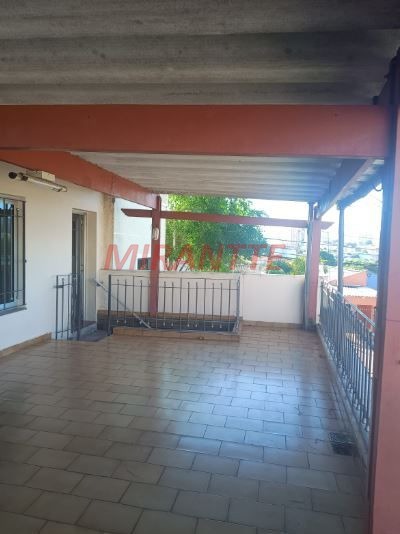 Sobrado de 193m² com 4 quartos em Água Fria
