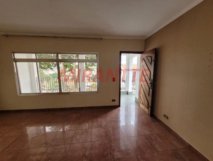 Sobrado de 193m² com 4 quartos em Água Fria