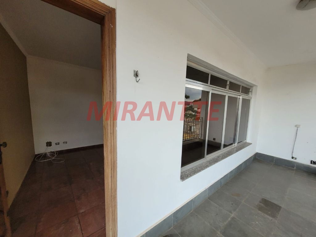 Sobrado de 193m² com 4 quartos em Água Fria