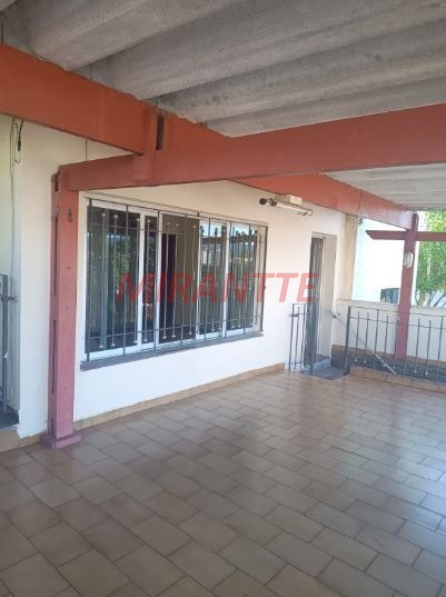 Sobrado de 193m² com 4 quartos em Água Fria