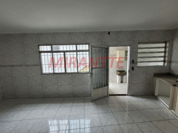 Sobrado de 193m² com 4 quartos em Água Fria