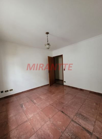 Sobrado de 193m² com 4 quartos em Água Fria