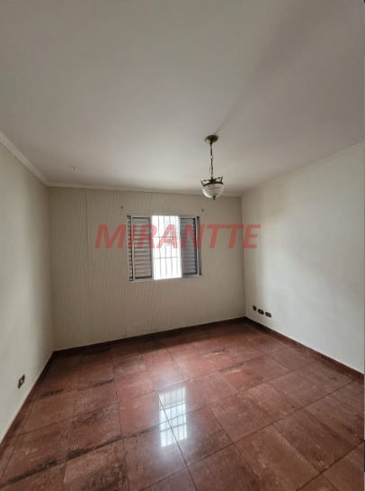 Sobrado de 193m² com 4 quartos em Água Fria