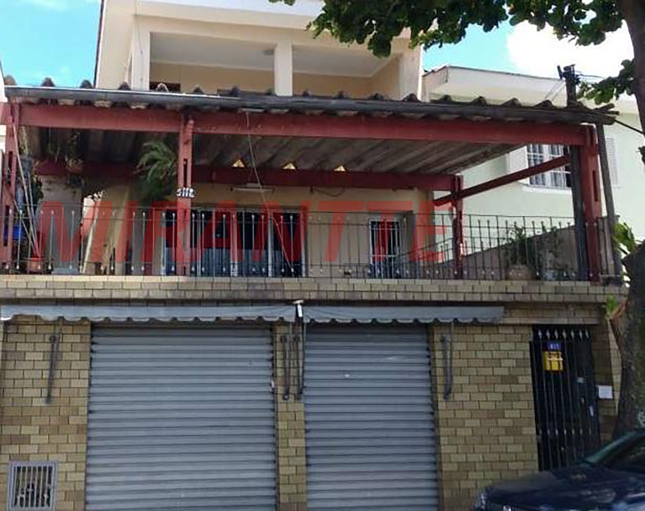 Sobrado de 193m² com 4 quartos em Água Fria