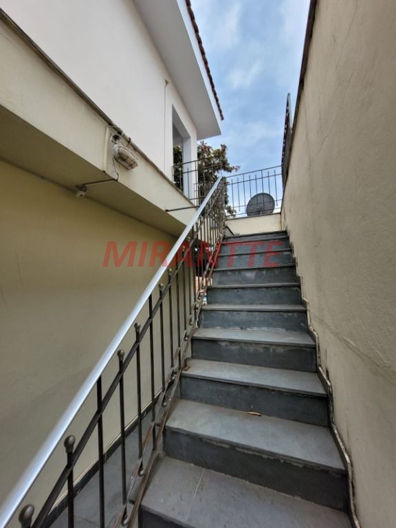 Sobrado de 193m² com 4 quartos em Água Fria