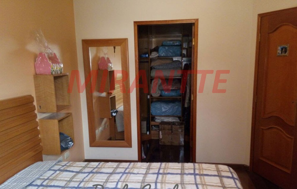 Sobrado de 276m² com 4 quartos em Vila Rica