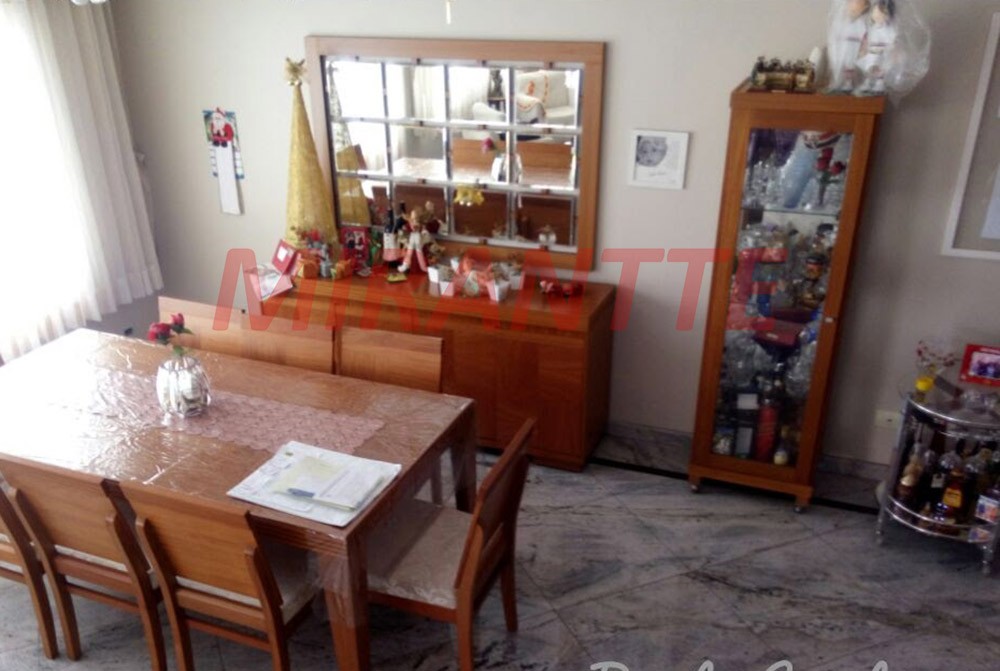 Sobrado de 276m² com 4 quartos em Vila Rica