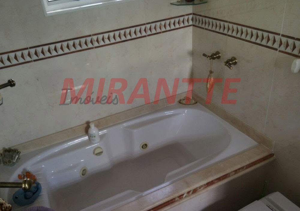 Sobrado de 276m² com 4 quartos em Vila Rica