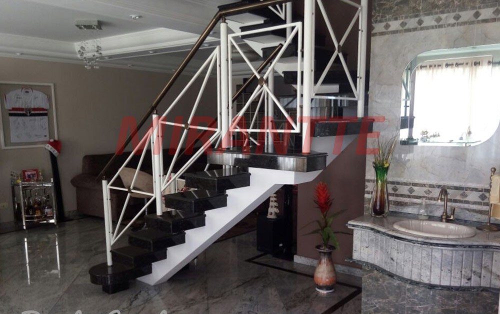 Sobrado de 276m² com 4 quartos em Vila Rica