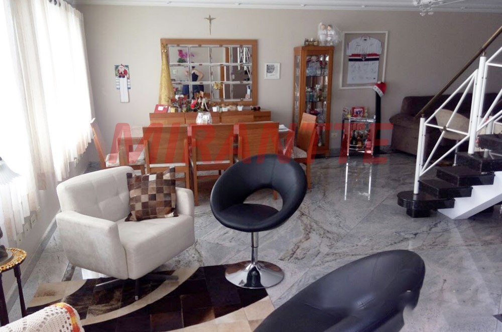 Sobrado de 276m² com 4 quartos em Vila Rica