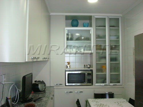Sobrado de 260m² com 4 quartos em Jardim Itatinga