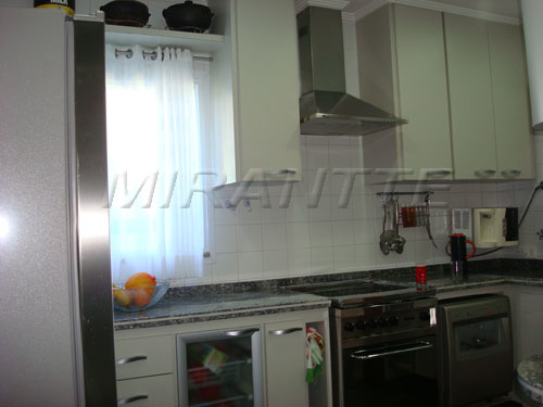 Sobrado de 260m² com 4 quartos em Jardim Itatinga